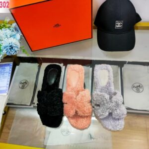 Her_mes Fur Slides